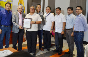 Davao International Container Terminal (DICT) and Terminal Facilities Services Corp became the first two facilities in the country to secure accreditation as authorized customs facilities. Photo shows Alexander Valoria (third from right), president and CEO of Anflo Management and Investment Corp., owner of DICT, receiving DICT’s accreditation from Customs commissioner Alberto Lina. With them are Customs deputy commissioner for Revenue Collection Monitoring Group Atty Arturo Lachica (leftmost); Anflocor vice president-Industrial Group Jesse Chiongson (fourth from left), San Vicente Terminal and Brokerage Services, Inc. senior assistant vice president Bonifacio Licayan (sixth from left); Anflocor assistant vice president-management Services Group Giovanni Pimentel (seventh from left); and Customs deputy commissioner for Assessment and Operations Atty Agaton Uvero (rightmost).