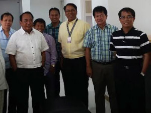 Subic Bay Metropolitan Authority (SBMA) chairman Roberto Garcia (second from left) and BOC Subic Port collector Ret Gen Bonifacio de Castro (third from right) recently visited the One-Stop Shop at the Subic Bay International Teminal Corp (SBITC) premises. With them were SBMA senior deputy administrator Mar Sanqui (leftmost), SBITC terminal manager Santi Fuentes (fourth from left) and SBITC finance and administration manager Tony Ramos (rightmost).