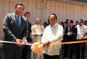 Cabinet Secretary Jose Rene Almendras (left) and Subic Bay Metropolitan Authority chairman Roberto Garcia recently launched the Subic One-Stop Shop.