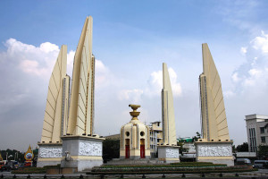Democracy_monument,_Bangkok,_Thailand