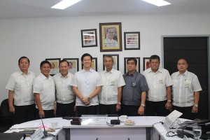 Board members of the Cebu Port Commission: (L to R) Commissioner for Business Sector Teotimo Ballesteros, Jr.; Commissioner for Cargo Handling Labor Sector Tomas Riveral; Cebu Port Authority general manager Edmund Tan; new Commissioner for Shipping Sector Atty. Jose Mario Elino Tan; outgoing commissioner Benjamin Akol; Transportation and Communications undersecretary Julianito Bucayan, Jr.; Commissioner for Shipping Sector Marino Fernan; and Commissioner for Cargo Handling Labor Sector Joselito Pedaria.