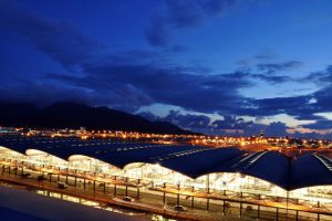 HKIA_at_night