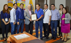 Davao International Container Terminal (DICT) and Terminal Facilities Services Corp. (TEFASCO) became the first two facilities in the country to secure accreditation as authorized customs facilities. First photo shows TEFASCO president and CEO Vicente Gotianse getting their accreditation papers from Customs commissioner Alberto Lina. 