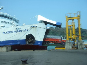Roll-on_roll-off_ship_KMP_Mentari_Nusantara