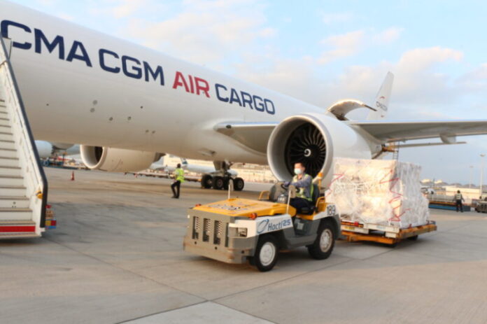Handle HK cargo flights